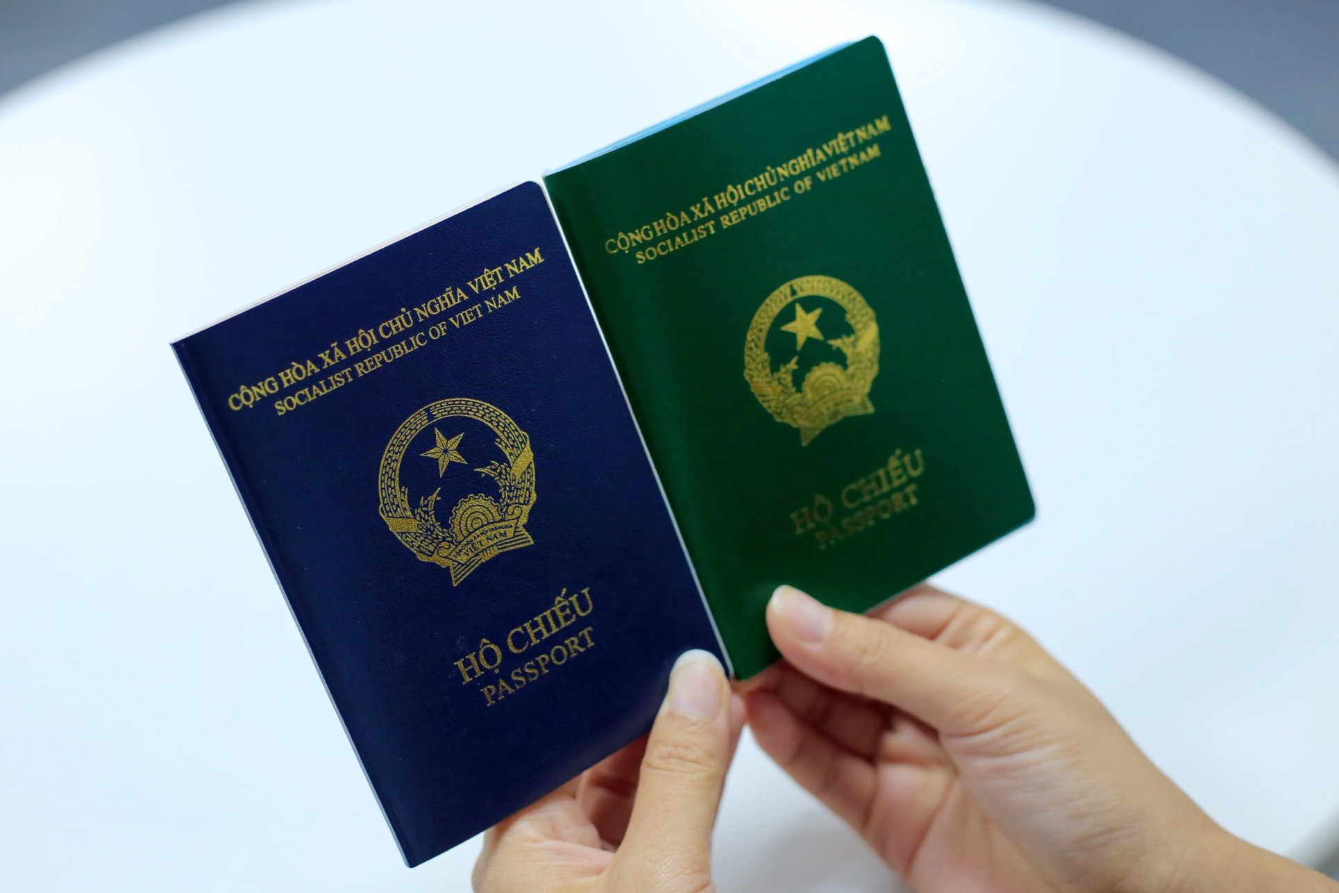 Thêm Tây Ban Nha ngừng cấp visa cho hộ chiếu Việt Nam mẫu mới