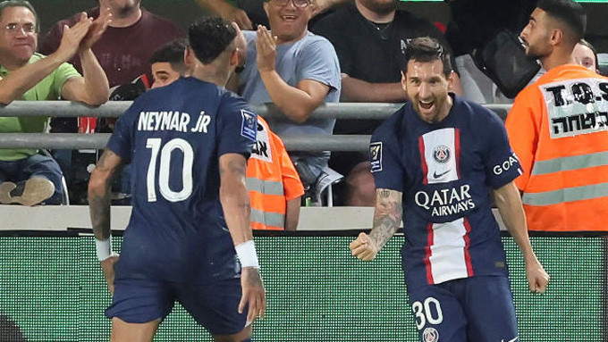 Messi phơi phới cùng PSG, Neymar phán chắc nịch