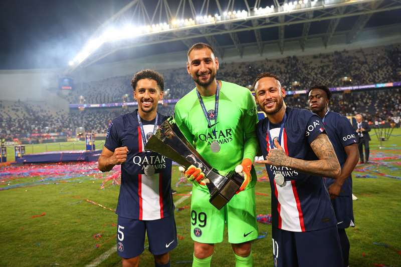 Marquinhos - Donnarumma - Neymar ăn mừng Siêu cúp