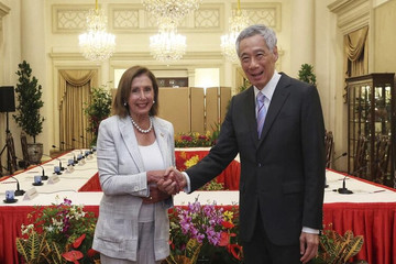 Chủ tịch Hạ viện Mỹ đến Singapore, bắt đầu công du châu Á