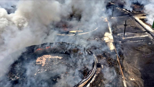 Hiện trường tan hoang tại kho chứa dầu Cuba sau khi đám cháy được kiểm soát