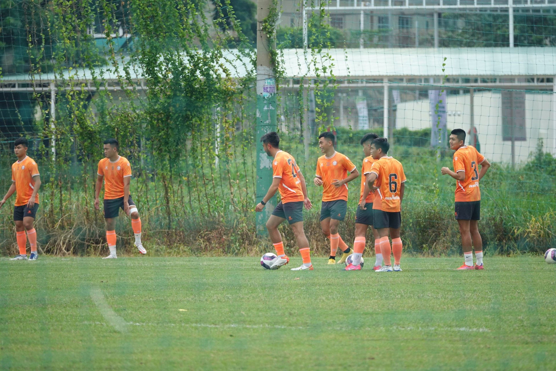 Hiện tại, đội bóng mà Lee Nguyễn khoác áo trong giai đoạn tới tại V-League đang đứng áp chót bảng xếp hạng và ở vòng 12 sẽ đối đầu cùng Topenland Bình Định trên sân Thống Nhất vào lúc 19h15 ngày 13/8