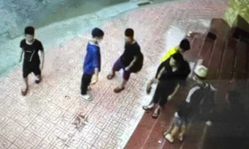 Bắt nhóm tuổi teen chém người, cướp tài sản ở Hà Nội