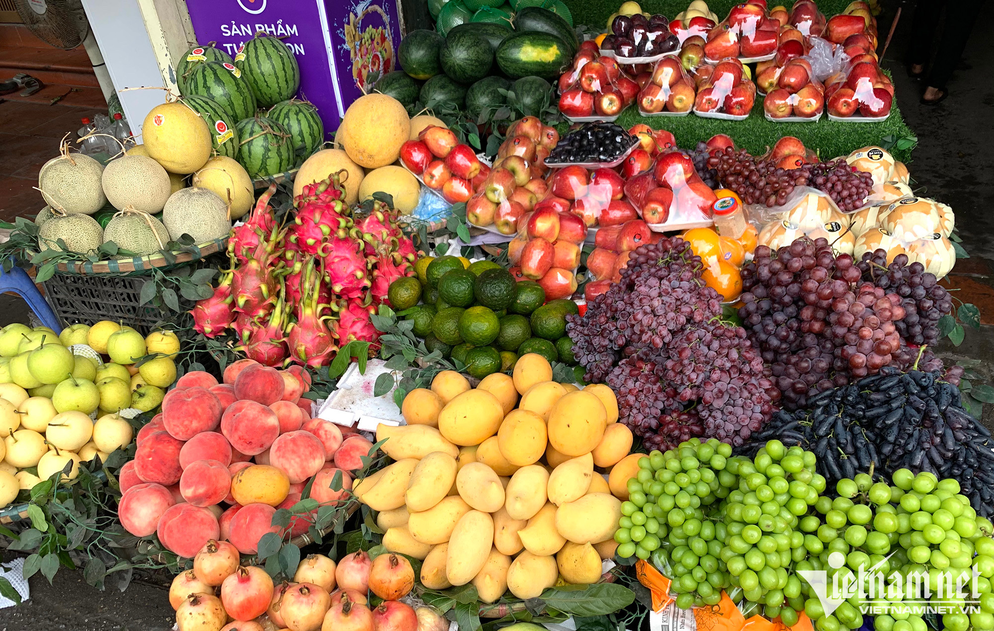 Hoa quả ngoại phủ kín sạp chợ, báo động đỏ trái cây Việt