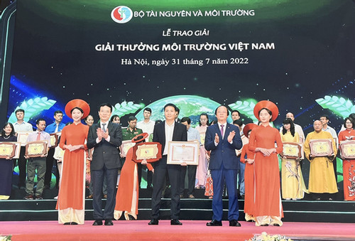 Cụm trang trại bò sữa Vinamilk Đà Lạt nhận Giải thưởng Môi trường Việt Nam