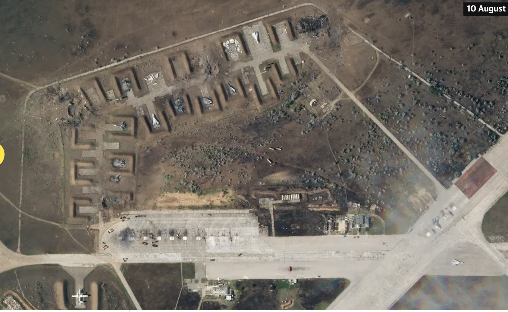 Hình ảnh trước và sau vụ nổ tại căn cứ không quân Nga
