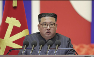 Em gái ông Kim Jong Un tiết lộ anh trai 'sốt cao'
