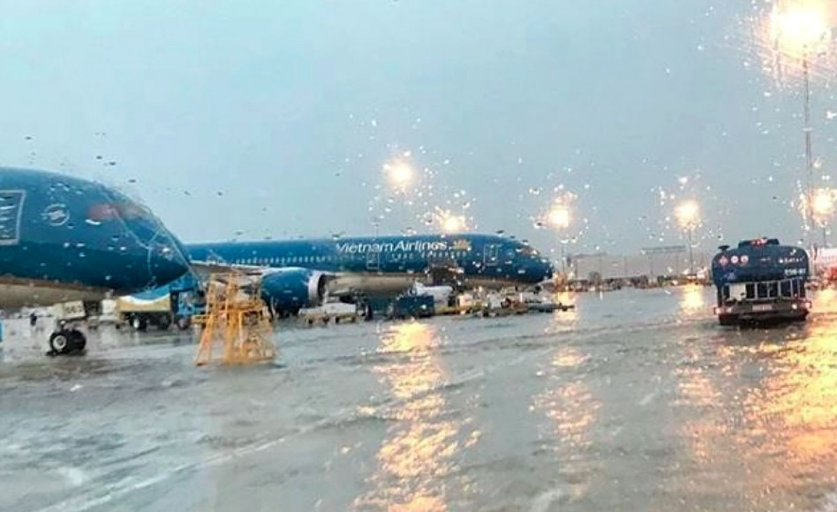 storm mulan causes flight disruption in vietnam picture 1
