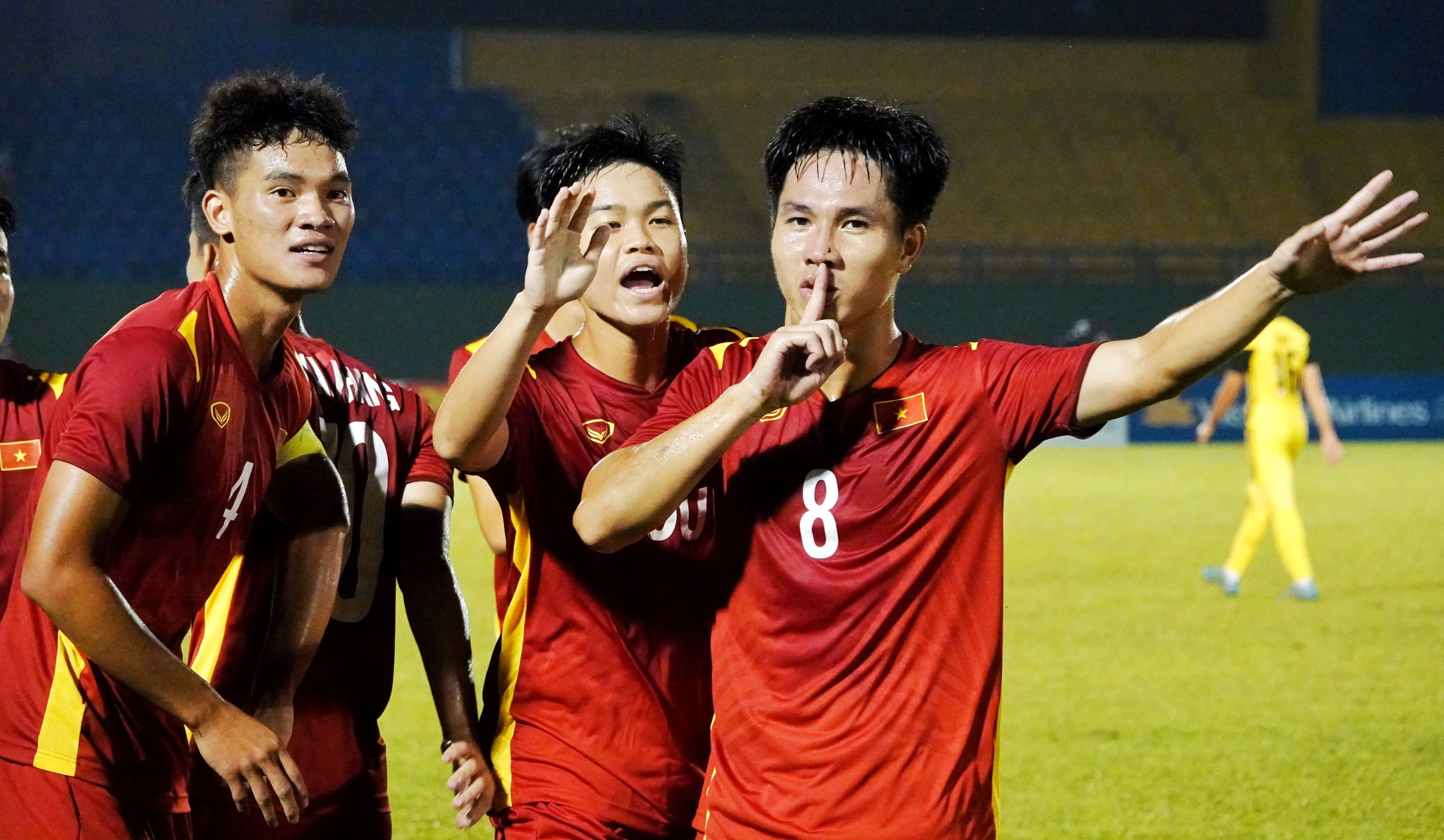 U19 Việt Nam sớm mở tỉ số, nhưng những phút cuối hiệp 2 lại để U19 Malaysia gỡ hòa buộc trận đấu phải bước vào loạt đấu súng để tìm ra nhà vô địch