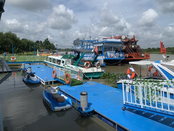 Công ty du lịch lập bến thủy không phép trên sông Sài Gòn