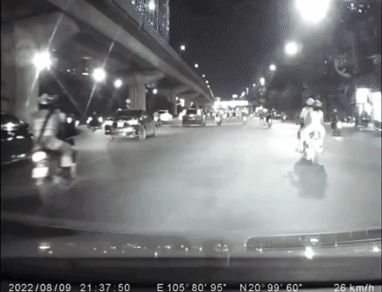 Công an thông tin vụ cô gái khỏa thân đi bộ ở đường Nguyễn Trãi - 2