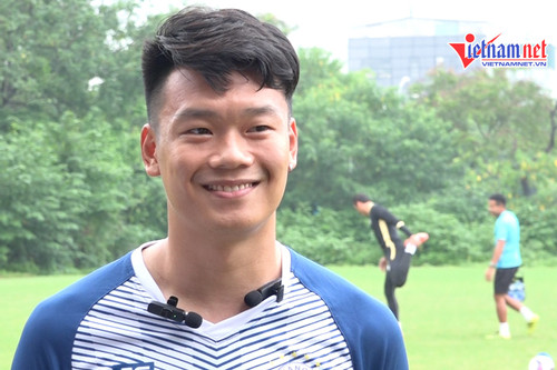 Thành Chung tiết lộ lý do gắn bó với Hà Nội FC, không rời đi như Quang Hải, Đình Trọng