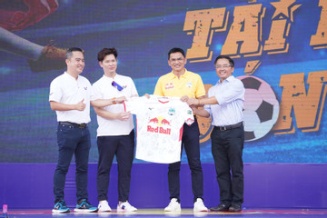 Zico Thái gây sốt trước cuộc 'đại chiến' với Hà Nội FC