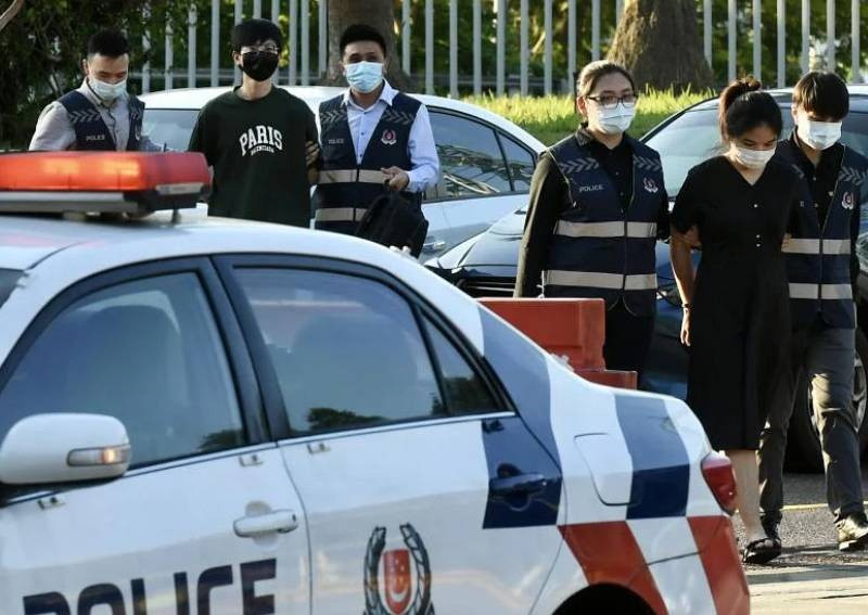 Cặp đôi lừa đảo hàng triệu đô la mua hàng hiệu bị bắt