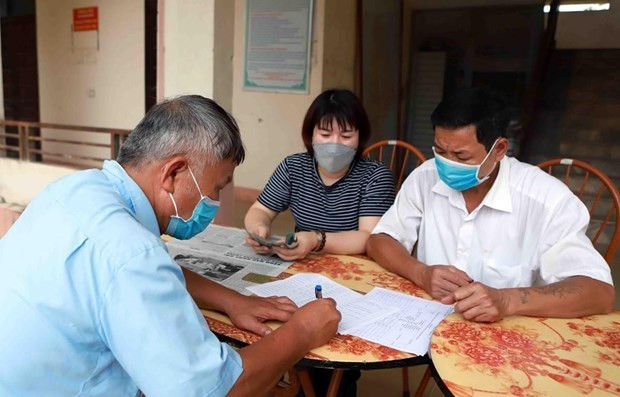 Pandemic-hit labourers continue to receive financial support hinh anh 1