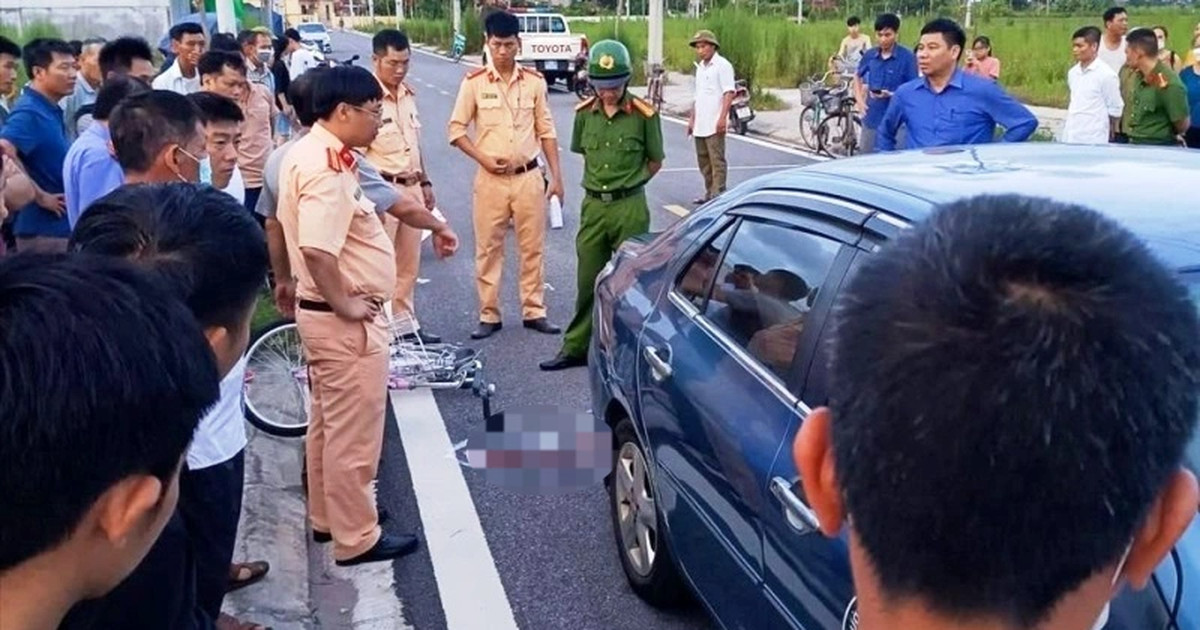 Thầy dạy lái xe ngồi uống nước, nữ học viên tông tử vong bé 3 tuổi