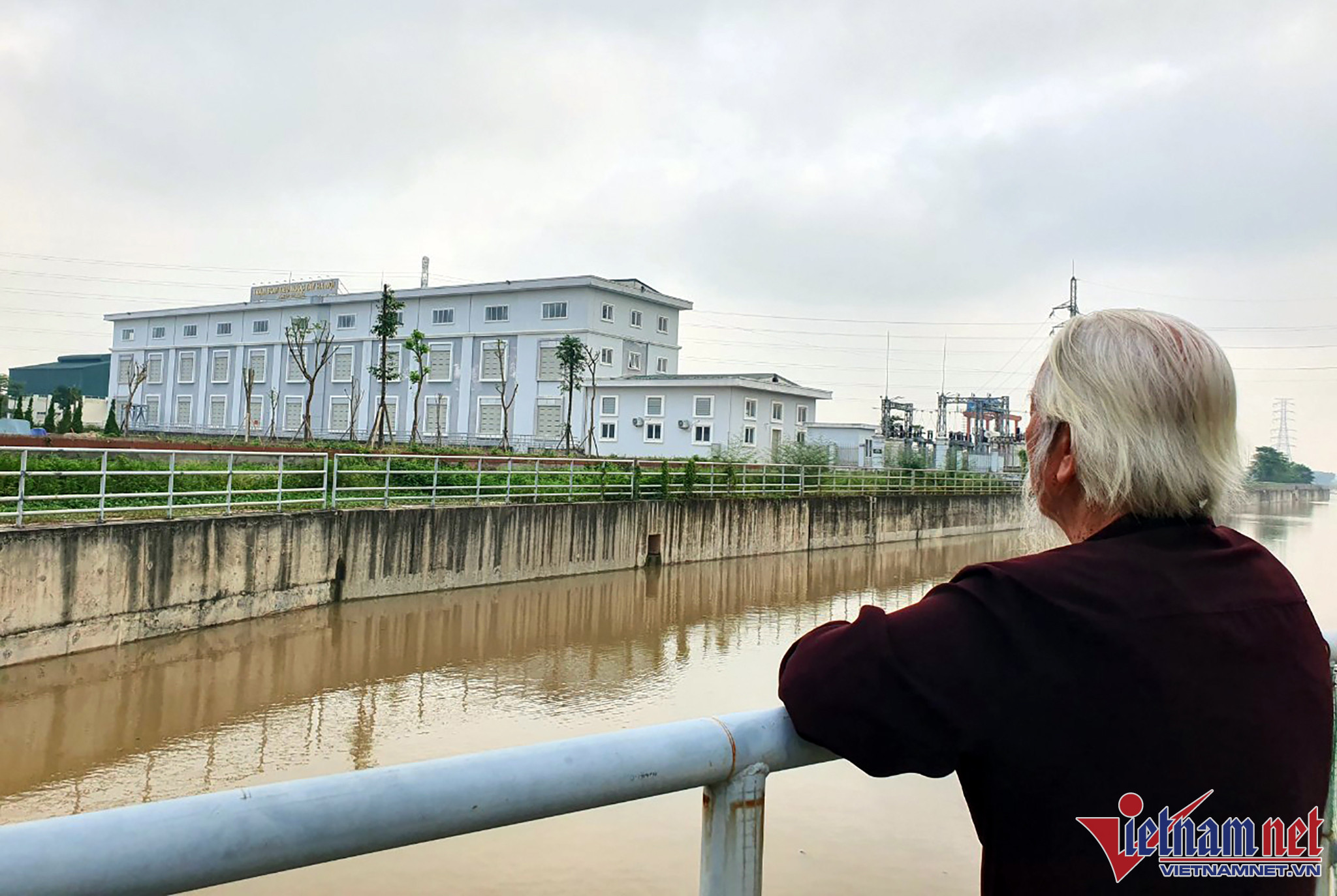 Theo cụ Nguyễn Đình Sính (86 tuổi, ở tổ dân phố 13 phường Yên Nghĩa), nếu TP Hà Nội cứ để trạm bơm hoạt động cầm chừng thì rất lãng phí tiền đầu tư. Trong khi, dù có trạm bơm hiện đại nhất Hà Nội, nhưng hàng vạn người dân ở phía Tây vẫn phải chịu cảnh lụt lội mỗi khi mưa lớn.