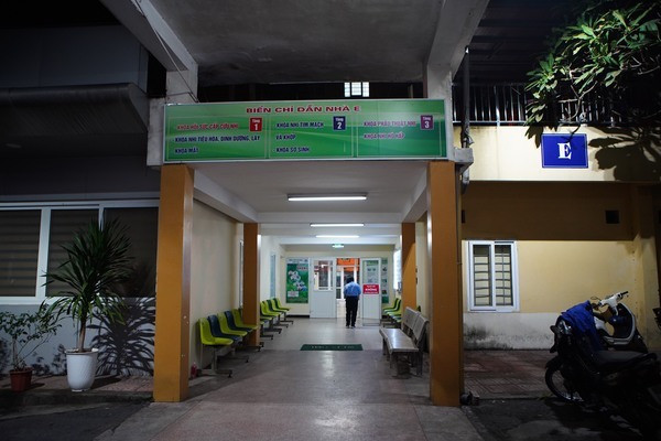 Bé gái 3 tuổi ở Hà Nội bị bạo hành vẫn đang hôn mê