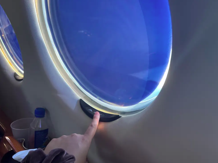 gia ve may bay anh 10