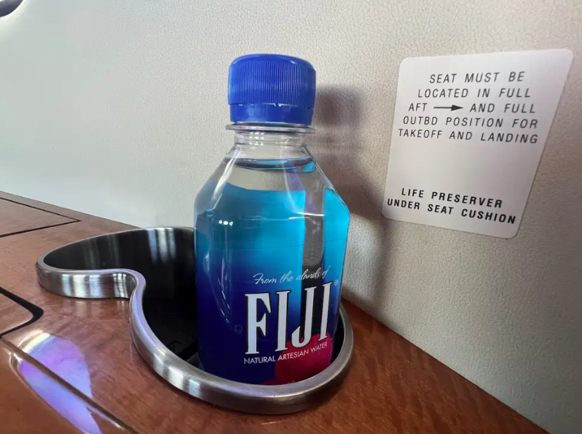 gia ve may bay anh 8