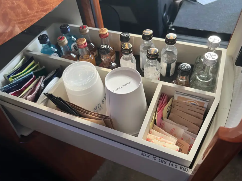 gia ve may bay anh 13