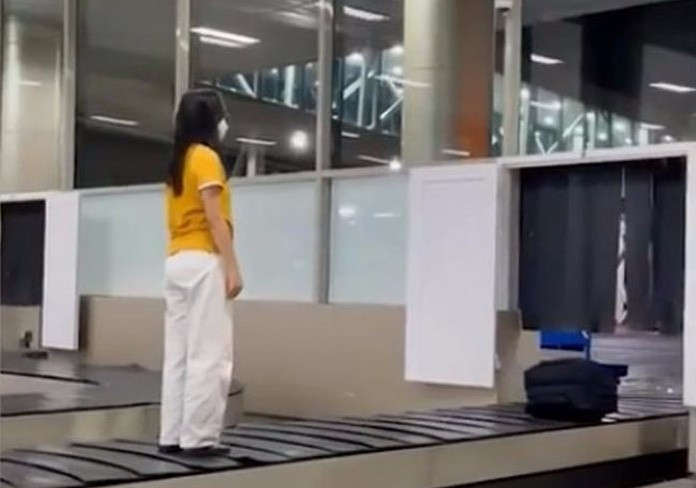 Xác định danh tính nữ hành khách đứng lên băng chuyền hành lý để quay clip