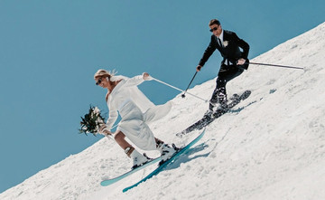 Trượt tuyết từ đỉnh núi 1.260m trong trang phục cưới