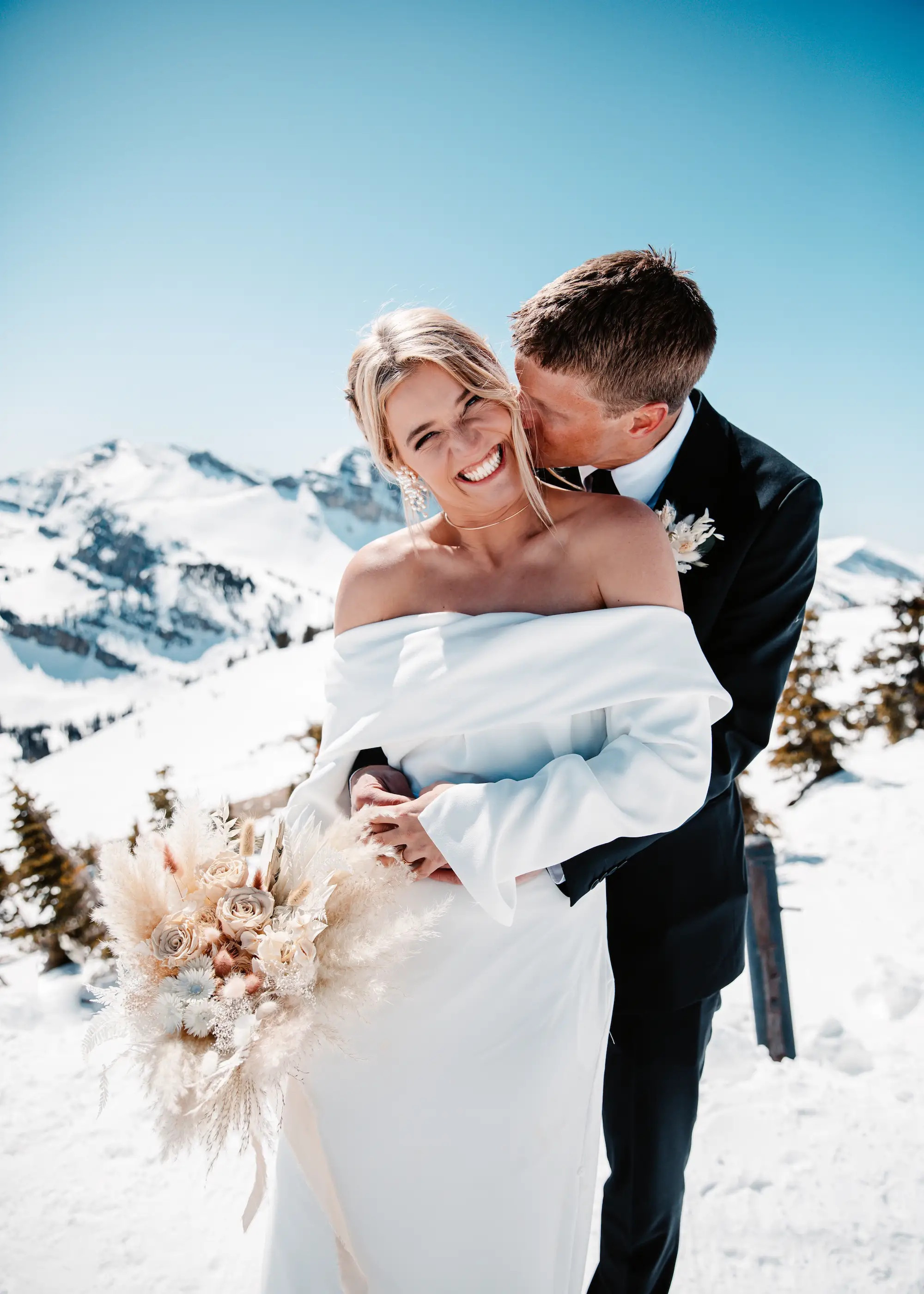 dam cuoi tren dinh nui anh 2