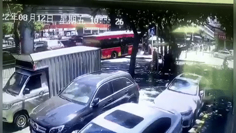 Xe buýt mất kiểm soát gây tai nạn nghiêm trọng