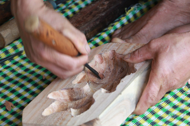 Artisans strive to keep traditional craft alive - Ảnh 3.
