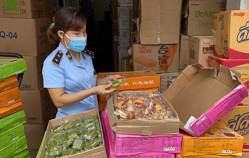 Thu giữ gần 11 nghìn bánh trung thu, cảnh báo hàng mập mờ xuất xứ