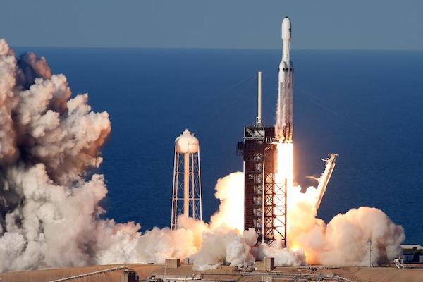 Châu Âu cân nhắc sử dụng tên lửa SpaceX của Elon Musk thay thế công nghệ Nga