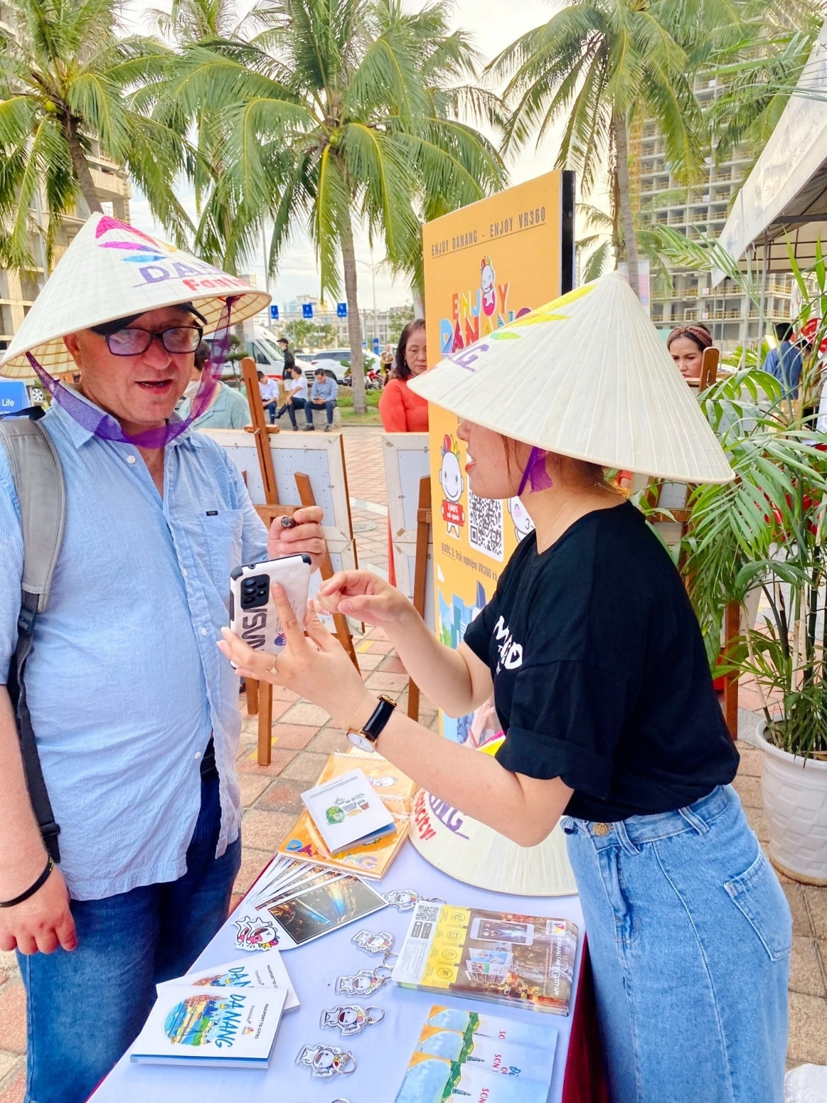 removing bottlenecks to attract foreign visitors to vietnam picture 2