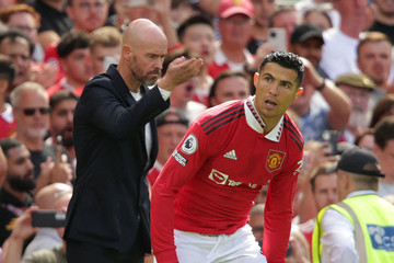 Ten Hag đổi ý, MU sẵn sàng tống khứ Ronaldo