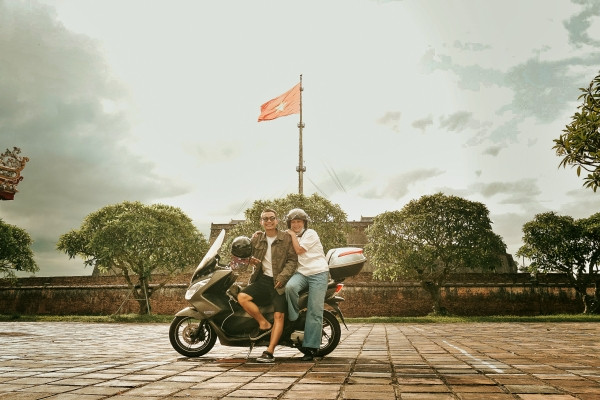Mẹ 50 tuổi rủ con trai đi phượt bằng xe máy từ Đà Lạt ra Huế