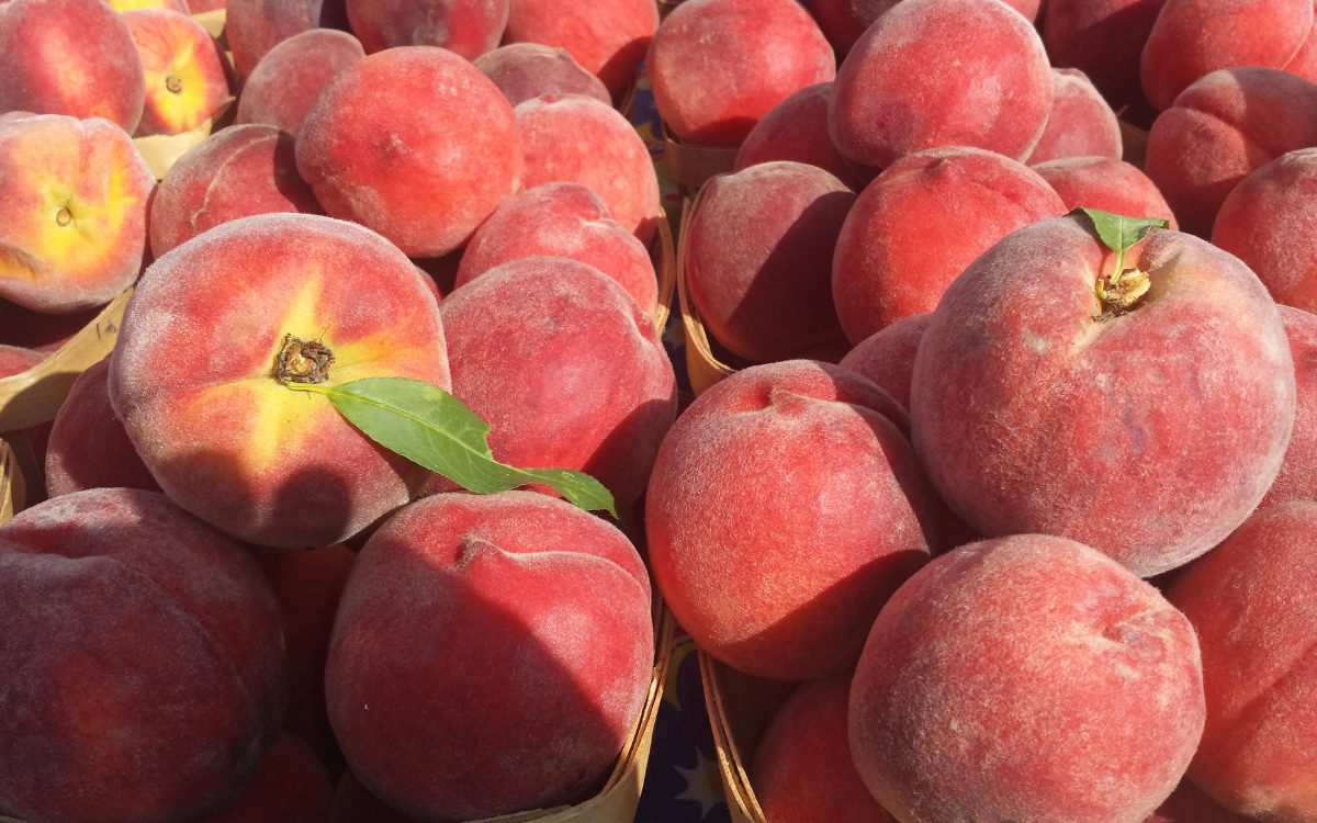 Khi mua đào, hãy chọn đào