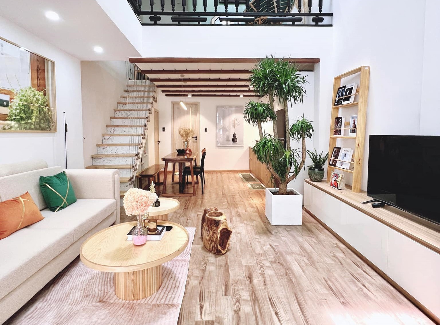 Nhà hẻm biến thành ‘vườn địa đàng’ sau cải tạo, góc nào cũng thu hút