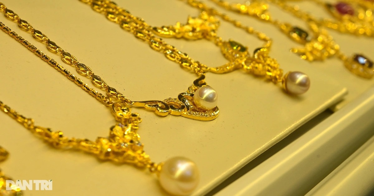 Phát hiện yếu tố chặn đà tiến bước của giá vàng