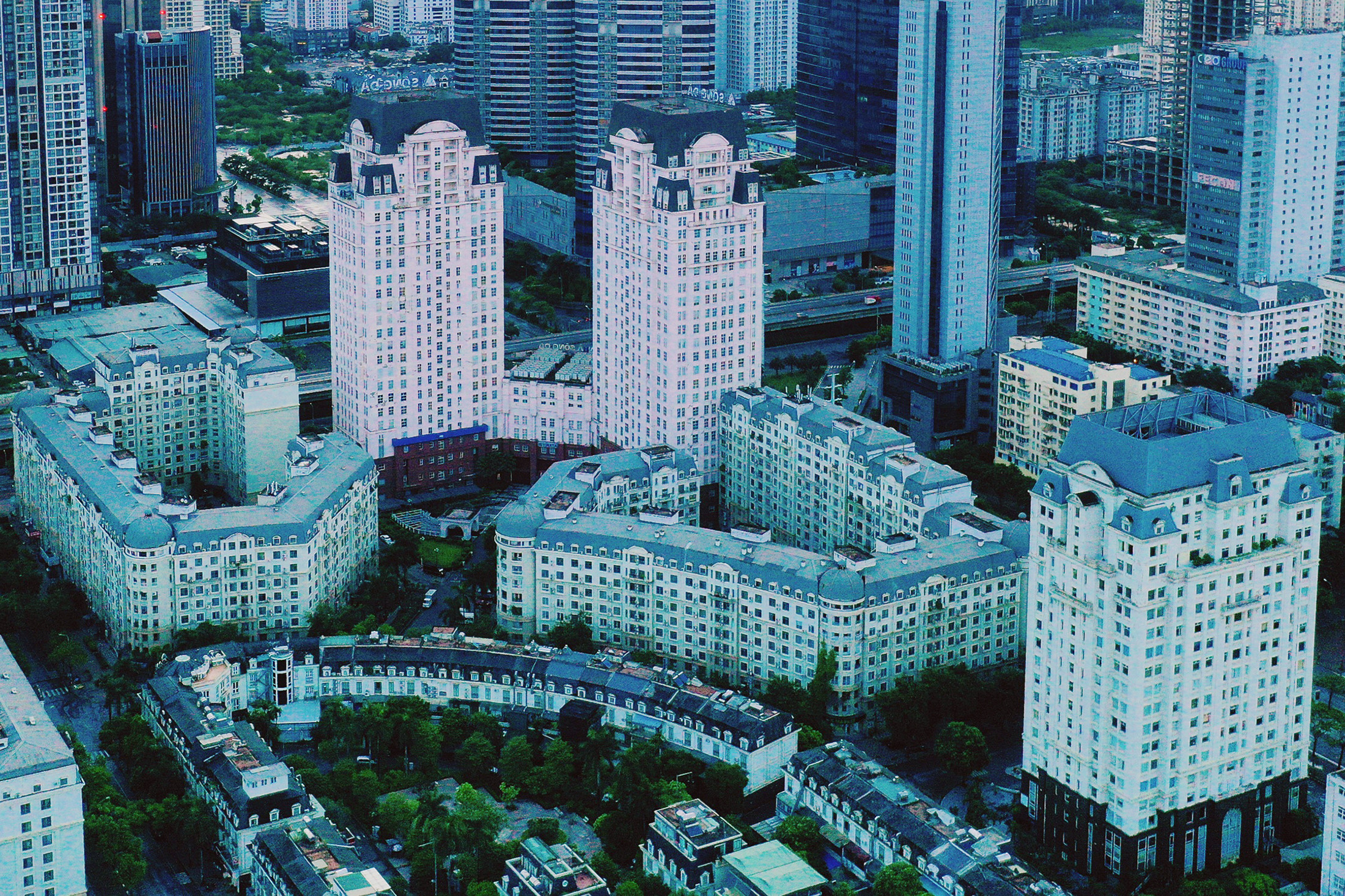 Cổ phiếu vừa lên đỉnh, lãnh đạo nhanh tay đồng loạt chốt lời