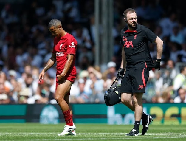 Klopp: Liverpool như đang bị phù thùy ám!