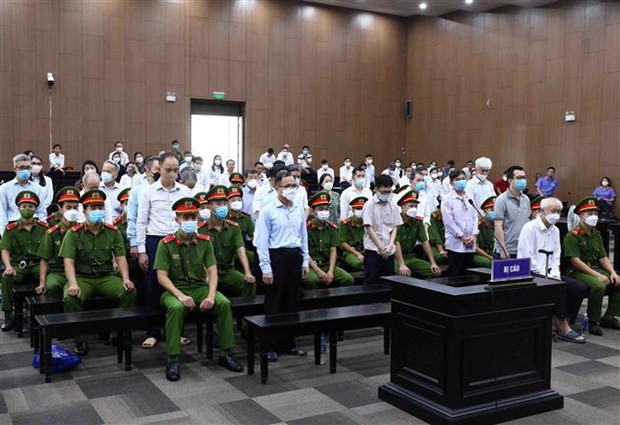Trial opens for 13 former leaders of Binh Duong province in land-use rule violation case hinh anh 1