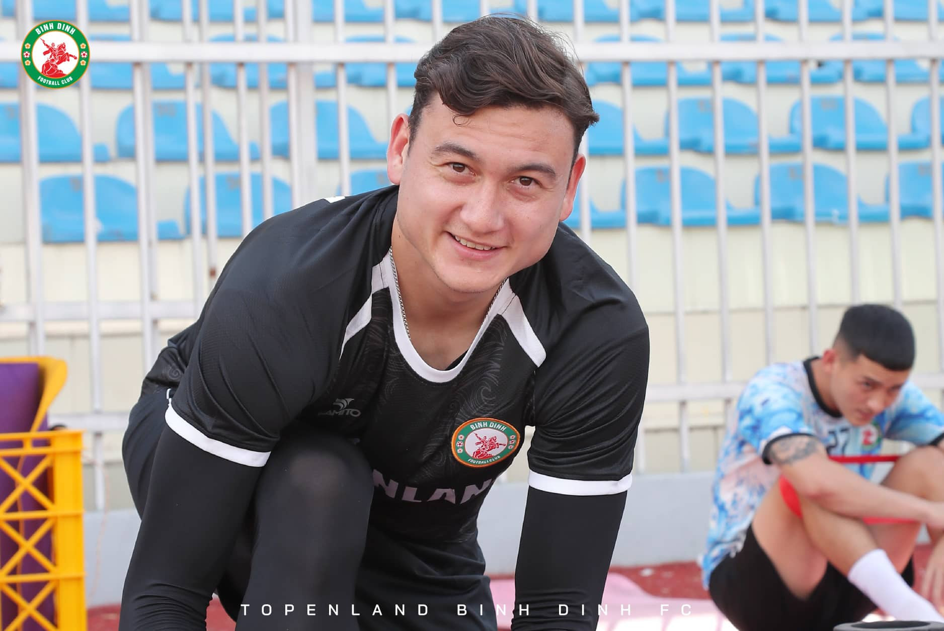 Văn Lâm mừng rỡ gặp lại Đình Trọng, hứa giúp ‘PSG’ Việt Nam bay cao