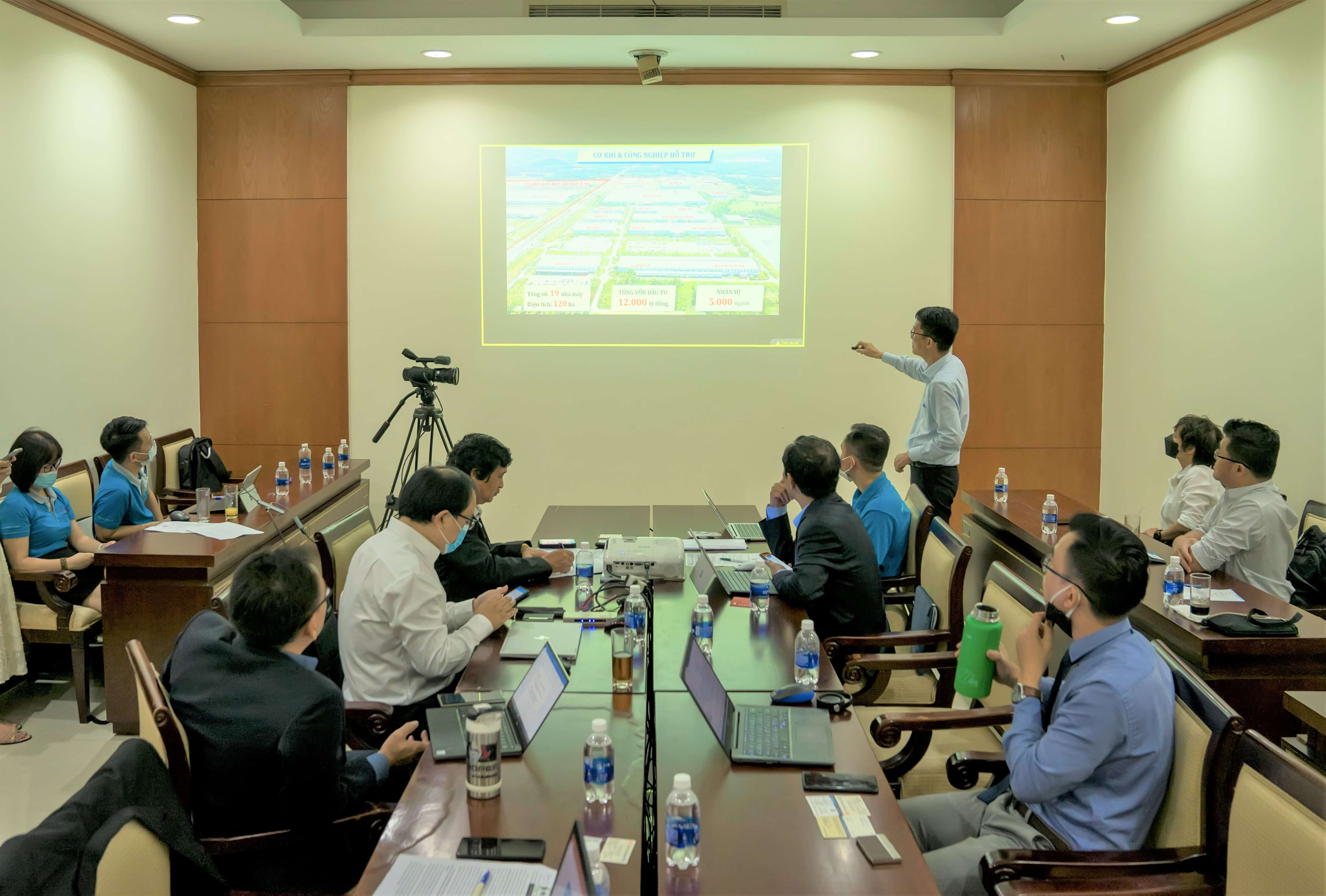 Ông Đỗ Minh Tâm - Tổng Giám đốc THACO Industries báo cáo tham luận tại Diễn đàn doanh nghiệp thuộc chương trình VCCA 2021.