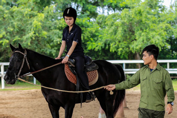 Học cưỡi ngựa Điêu Thuyền, Lã Bố phong cách châu Âu giá 6 triệu đồng ở Hà Nội