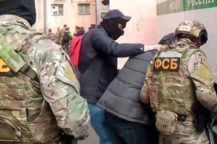 Nga bắt nhóm cực đoan ở Crưm, miền nam Ukraine bị nã tên lửa dữ dội