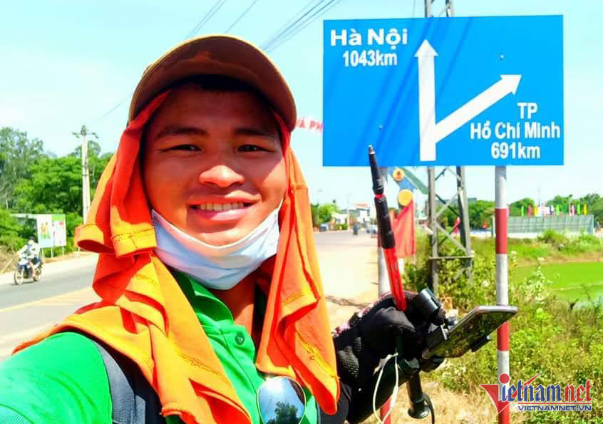 Chàng trai người Mông và hành trình đi bộ xuyên Việt '0 đồng'