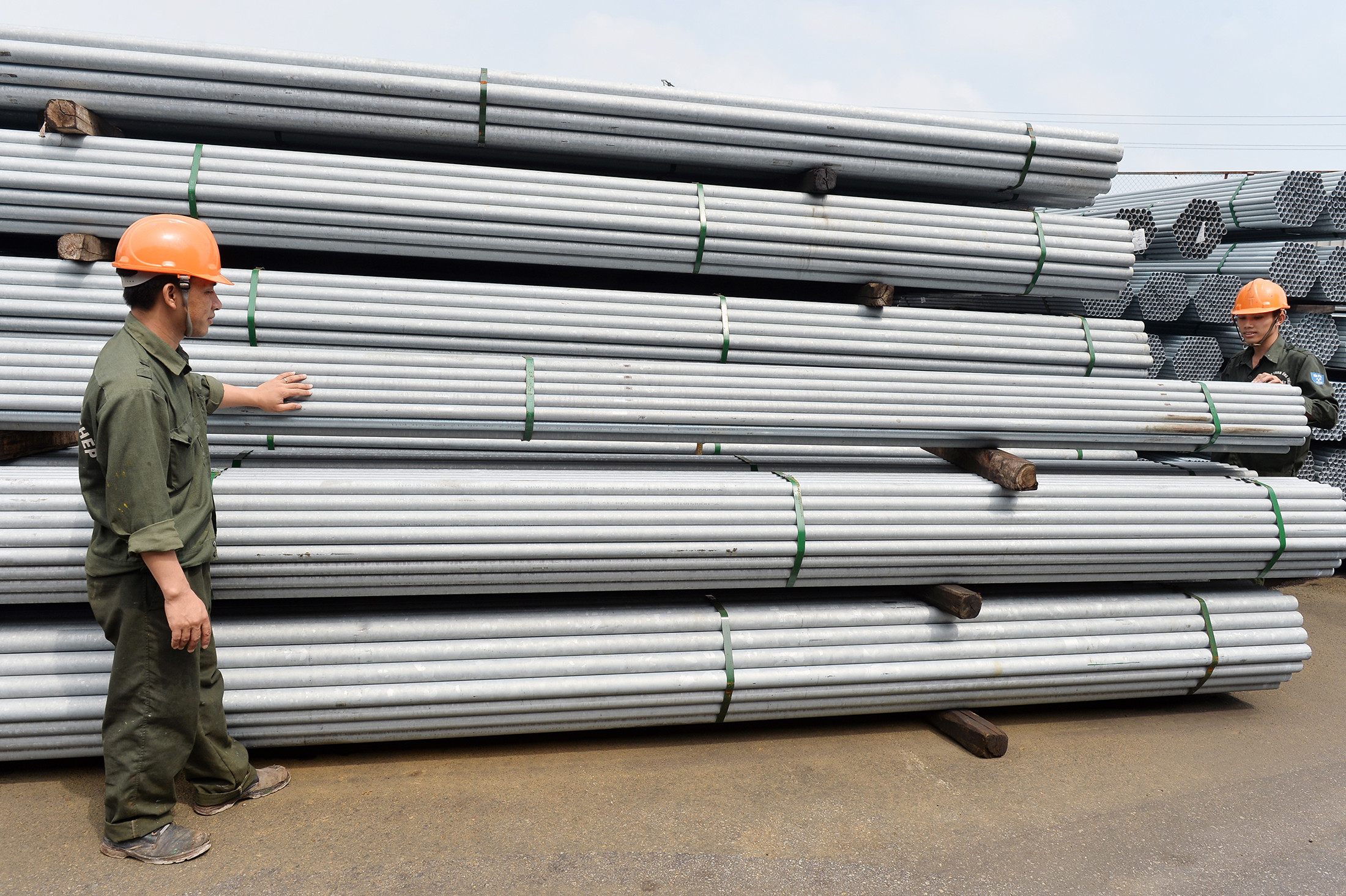 Giá thép lao dốc, tiếp tục giảm lần thứ 14 liên tiếp