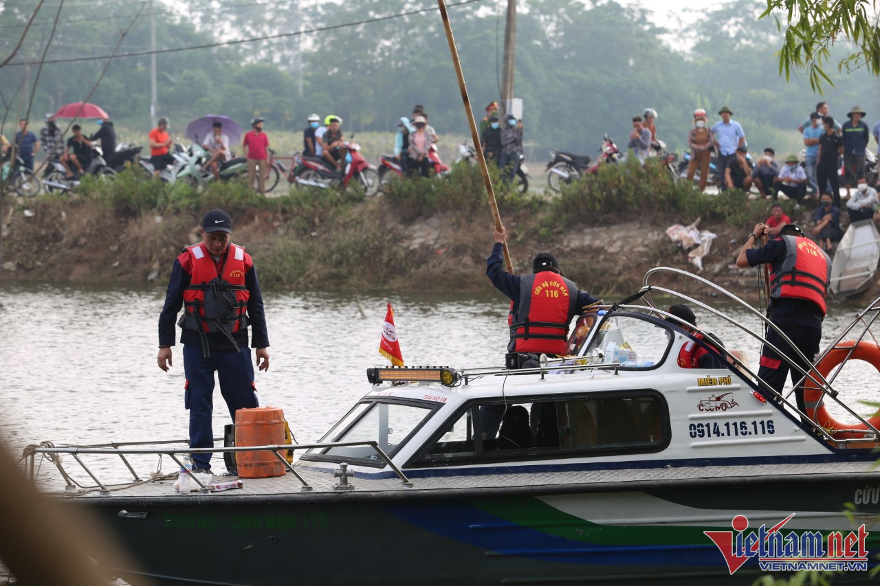 Đội trưởng Nhâm Quang Văn cho biết, Đội cứu hộ 116 dự kiến sẽ tìm kiếm trong 2 ngày (17-18/8). Việc này hoàn toàn miễn phí.