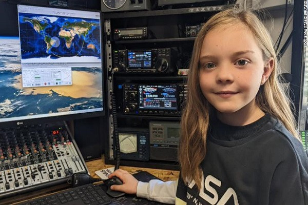 Bé gái 8 tuổi trò chuyện với trạm vũ trụ ISS bằng radio nghiệp dư
