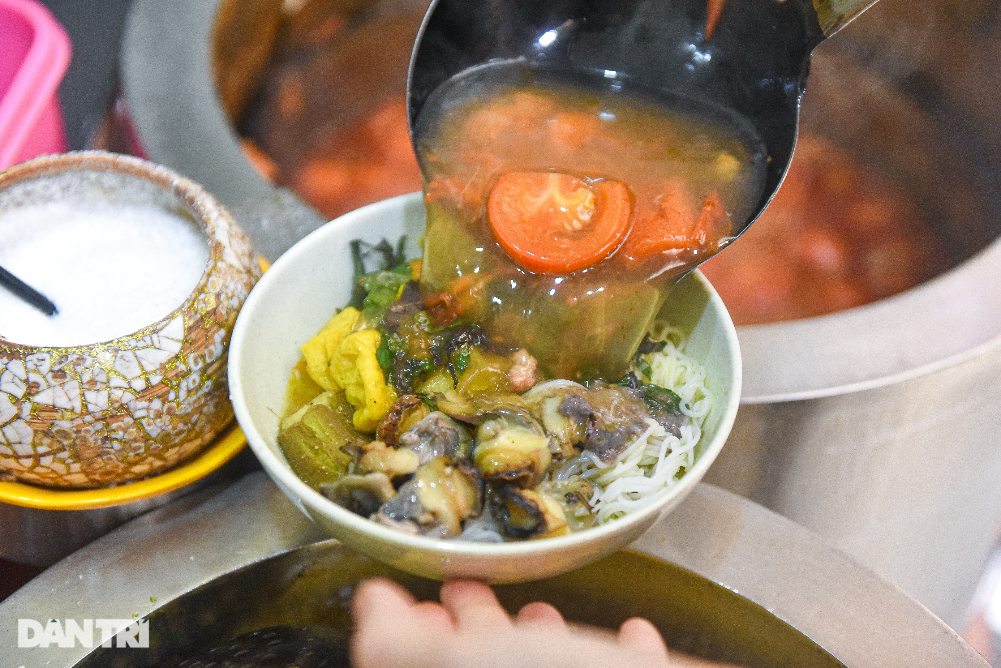 Lạc vào ngõ ẩm thực giữa lòng phố cổ, chỉ 100.000 đồng đã no căng bụng - 15